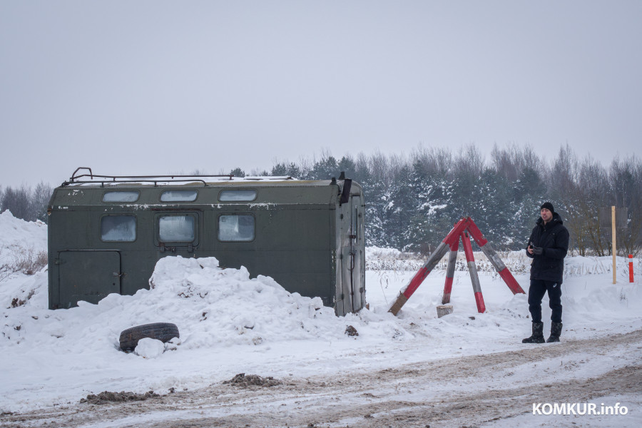 26.01.2026. Ленинский район, Бобруйск. Снег из города свозят на площадку временного складирования в районе поселка Керамичный