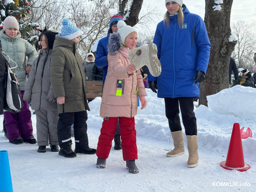 Могилев, 24 января 2026 года. Второй открытый чемпионат города по метанию валенка.   