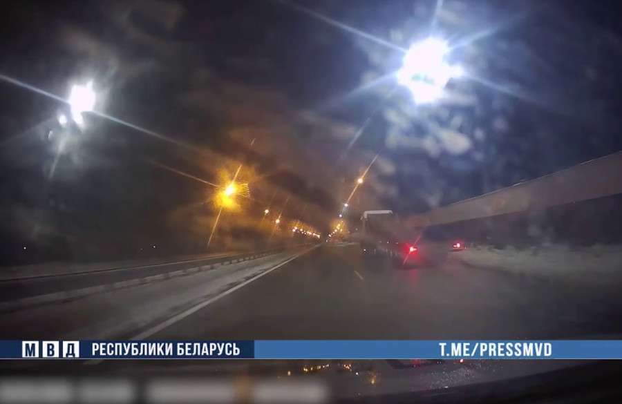 Пьяный бесправник угнал фуру на трассе Минск-Могилев: при задержании применялось оружие