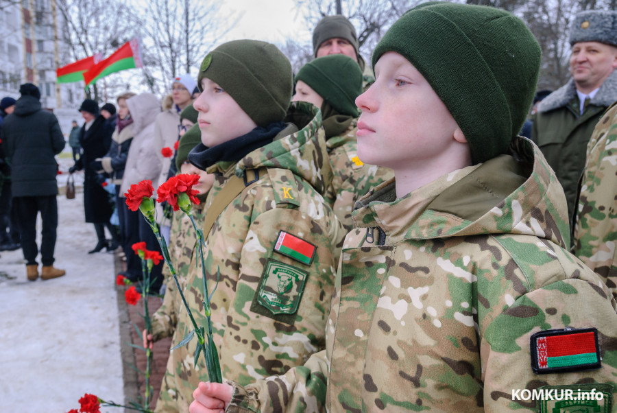 Бобруйск, 15 февраля 2026 года. Bозложение цветов к памятнику воинам-интернационалистам и митинг, посвященный Дню памяти воинов-интернационалистов и 37-й годовщине вывода советских войск из Афганистана.