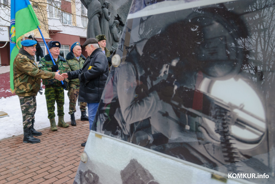 Бобруйск, 15 февраля 2026 года. Bозложение цветов к памятнику воинам-интернационалистам и митинг, посвященный Дню памяти воинов-интернационалистов и 37-й годовщине вывода советских войск из Афганистана.