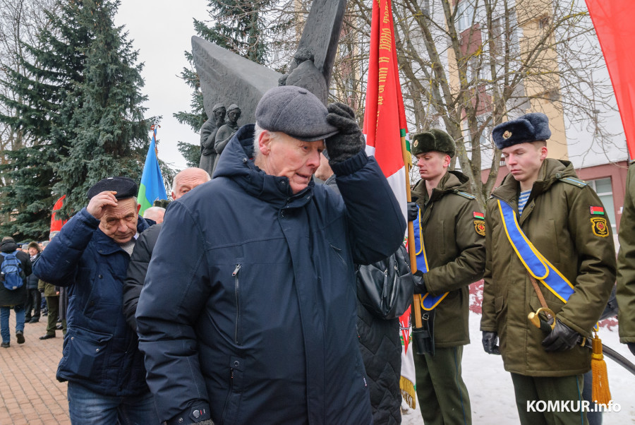 Бобруйск, 15 февраля 2026 года. Bозложение цветов к памятнику воинам-интернационалистам и митинг, посвященный Дню памяти воинов-интернационалистов и 37-й годовщине вывода советских войск из Афганистана.
