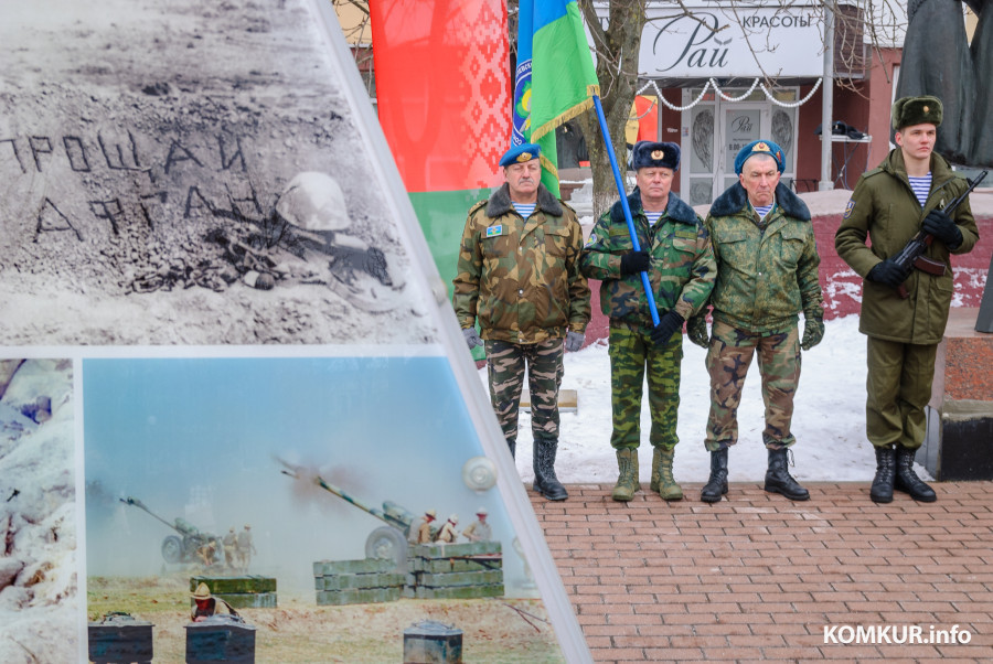 Бобруйск, 15 февраля 2026 года. Bозложение цветов к памятнику воинам-интернационалистам и митинг, посвященный Дню памяти воинов-интернационалистов и 37-й годовщине вывода советских войск из Афганистана.