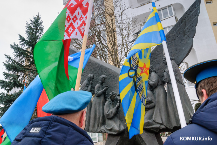 Бобруйск, 15 февраля 2026 года. Bозложение цветов к памятнику воинам-интернационалистам и митинг, посвященный Дню памяти воинов-интернационалистов и 37-й годовщине вывода советских войск из Афганистана.