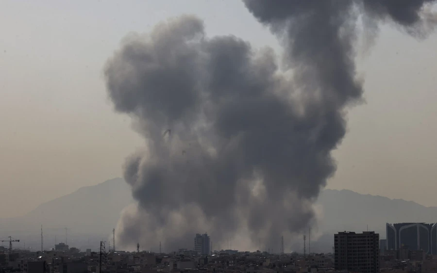 Reuters: Верховного лидера Ирана вывезли из Тегерана