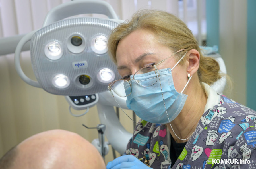 «В 50 с «хвостиком» у меня своих 32 зуба!» На вопросы пациентов ответили в стоматологической клинике «Смайл»