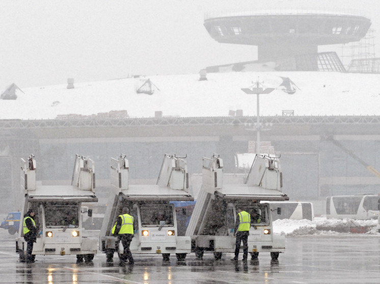 Мощный снегопад в Москве: отменены десятков авиарейсов