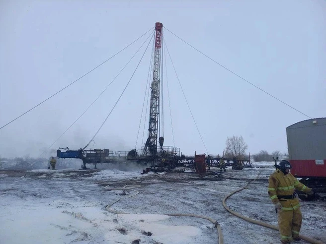 Возгорание на нефтяной скважине в Самарской области России: пострадали четверо рабочих 