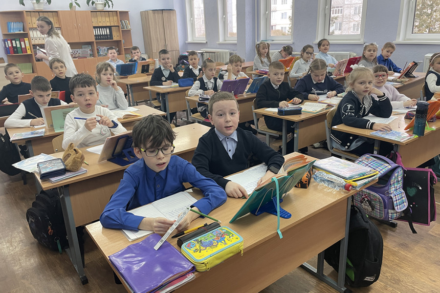 В учреждениях образования проходят уроки безопасности с участием работников Бобруйского горрайотдела по чрезвычайным ситуациям. Фото: МЧС.