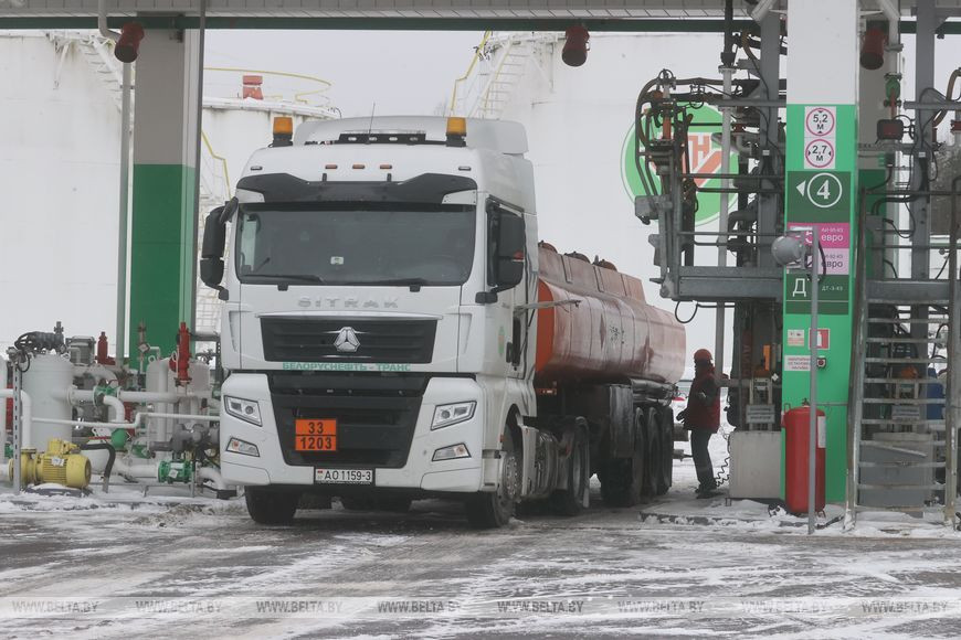Может ли замерзнуть топливо в баках при аномальных морозах? Разъяснили в компании «Белоруснефть»