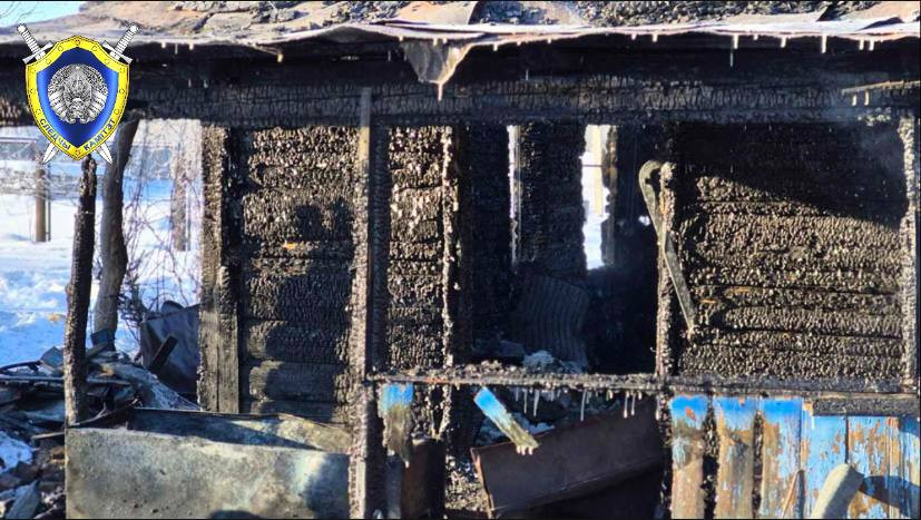 1 февраля 2026 года. На месте пожара в поселке Уборок Осиповичского района работает следственно-оперативная группа. Фото: СК.