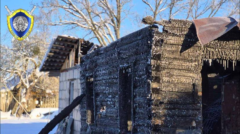 41 февраля 2026 года. На месте пожара в поселке Уборок Осиповичского района работает следственно-оперативная группа. Фото: СК.