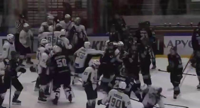 Массовая драка между хоккеистами «Динамо-Шинник» и питерского «Динамо» произошла после игры в Бобруйске