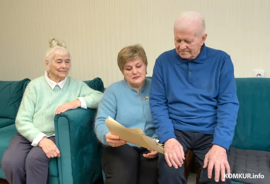 11.02.2026. Бобруйск. Нина Михайловна, Георгий Федорович Шароваровы и их дочь Елена Георгиевна.