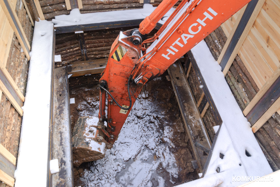 09.02.2026. Минская улица, Первомайский район, Бобруйск. Реконструкция коллектора дождевой канализации по улице Орджоникидзе