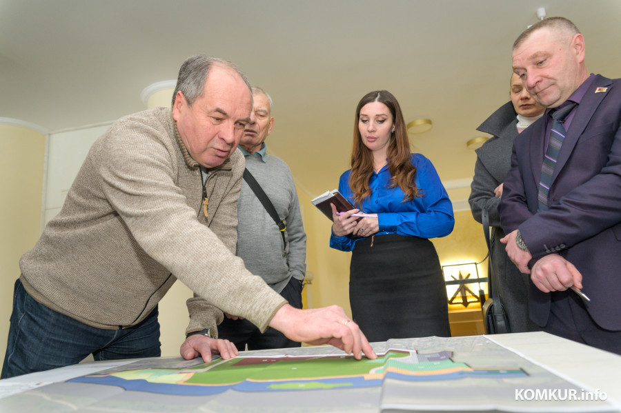 13.02.2026. Бобруйский городской исполнительный комитет. Презентация и общественное обсуждение проекта строительства парковой зоны у реки Березина в районе санатория Ленина.