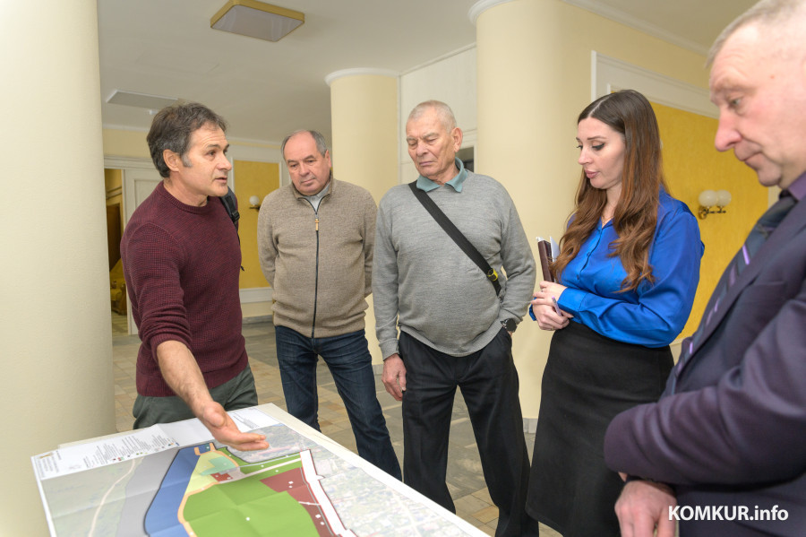 13.02.2026. Бобруйский городской исполнительный комитет. Презентация и общественное обсуждение проекта строительства парковой зоны у реки Березина в районе санатория Ленина.