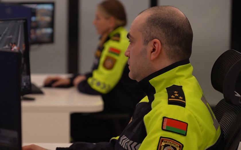 Пользуешься телефоном за рулем – жди штрафа: в ГАИ рассказали, как устанавливают водителей с гаджетами