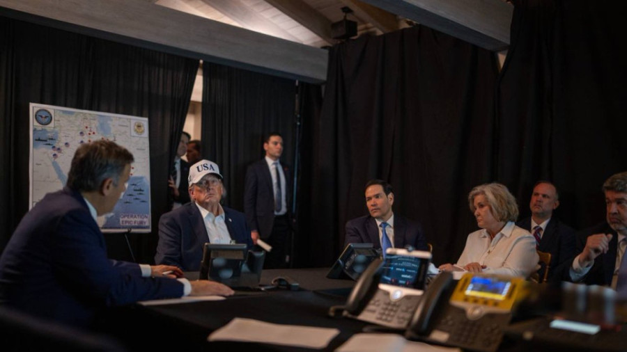 Дональд Трамп сообщил о гибели верховного лидера Ирана Али Хаменеи