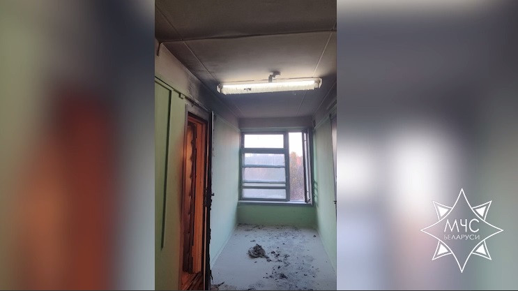 На улице Ульяновской в Бобруйске горела входная дверь жилого блока
