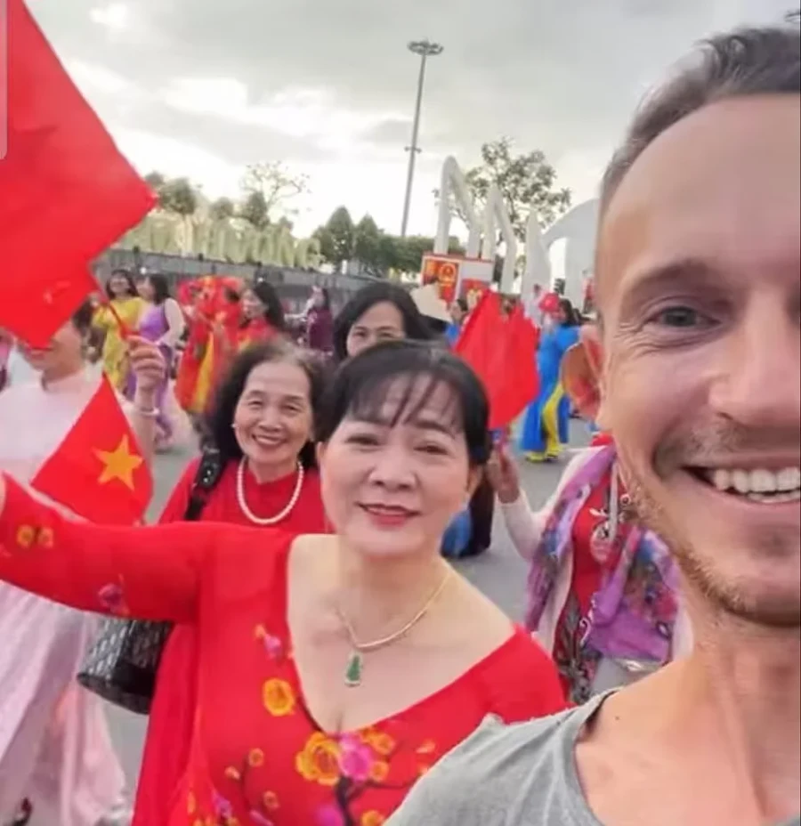 Вьетнам, город Нячанг, 8 марта 2026 года. Женский праздник на побережье Южно-Китайского моря.