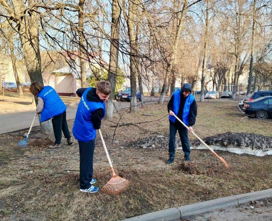21 марта 2026 года. Весенний субботник в Бобруйске. Фото: телеграм-канал «Говорит и показывает Бобруйск». 