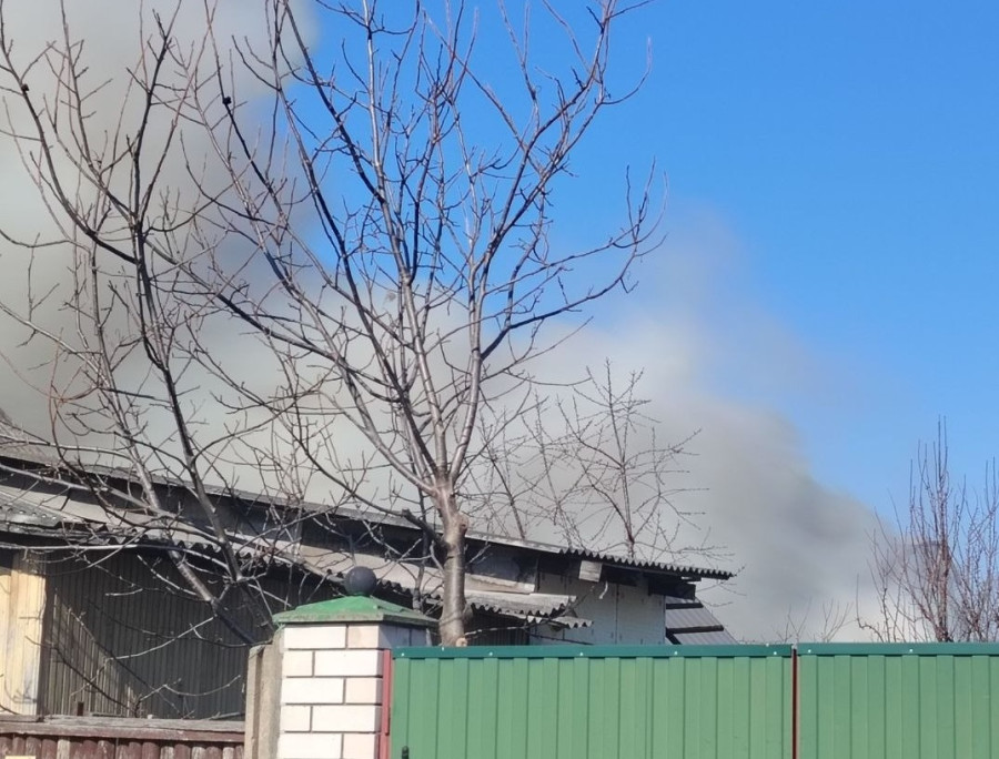 Бобруйск, 21 марта 2026 года. Пожар на улице Кутузова. Фото очевидца.