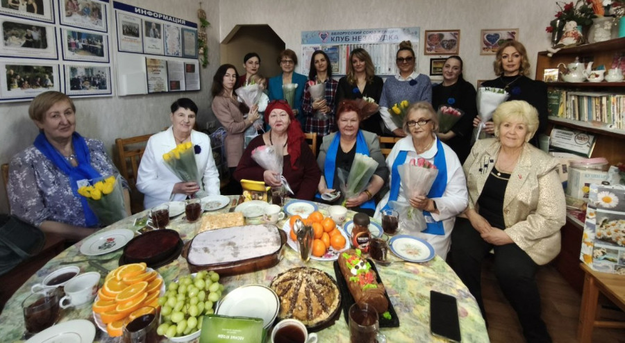 Цветы и много теплых слов: бобруйские общественные организации поздравили женщин