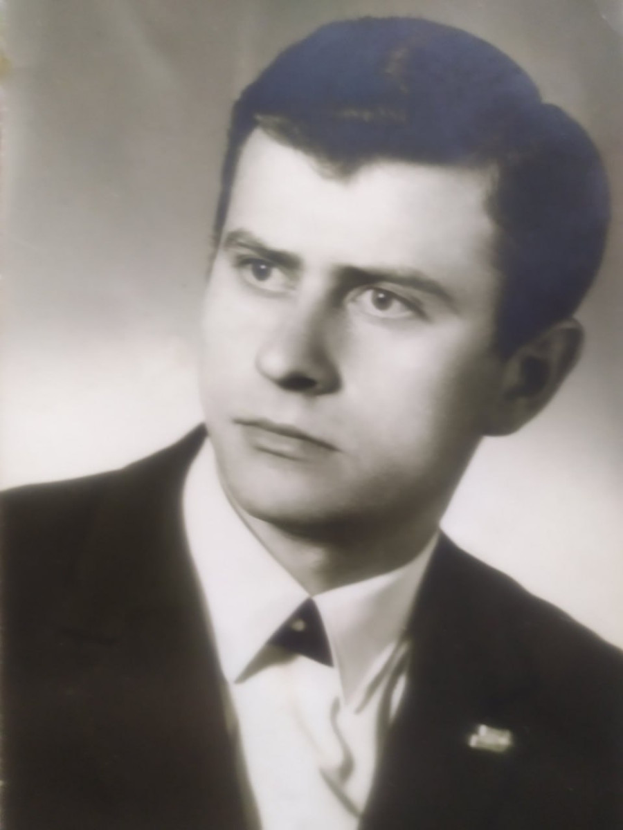 1972 год. Преподаватель Осовской школы Эдуард Березовский.