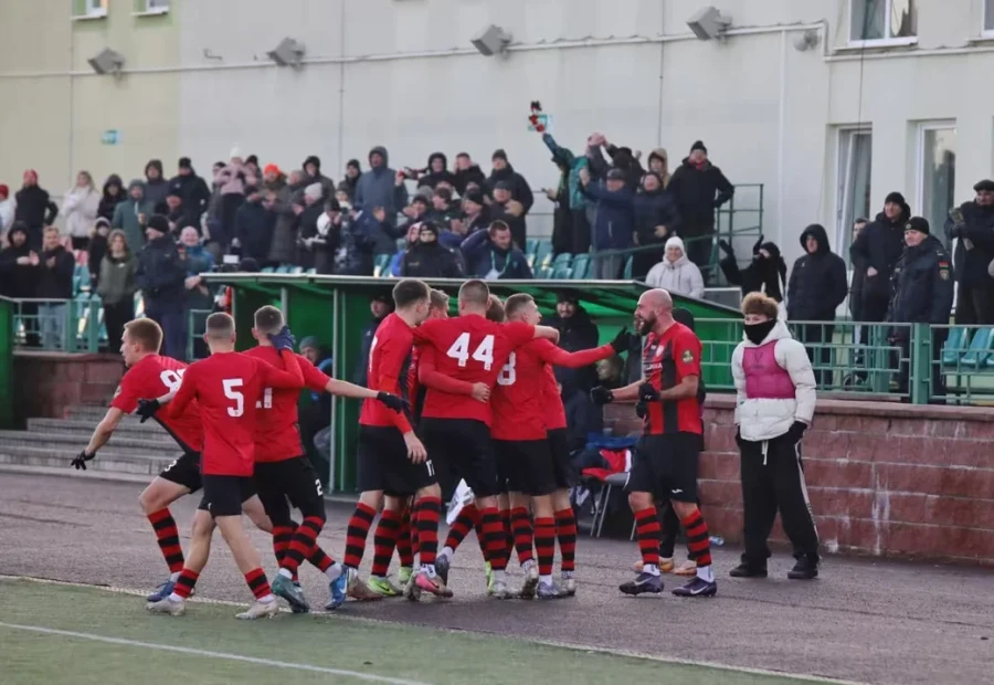 6.12.2025, Бобруйский стадион имени Прокопенко.. «Белшина» празднует выход в Высшую лигу.