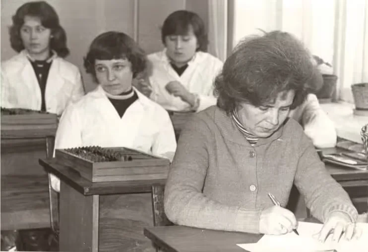 1981-1982 год. Открытый урок. Инспектирует занятия завуч УПК Галина Сергеевна Шульга.