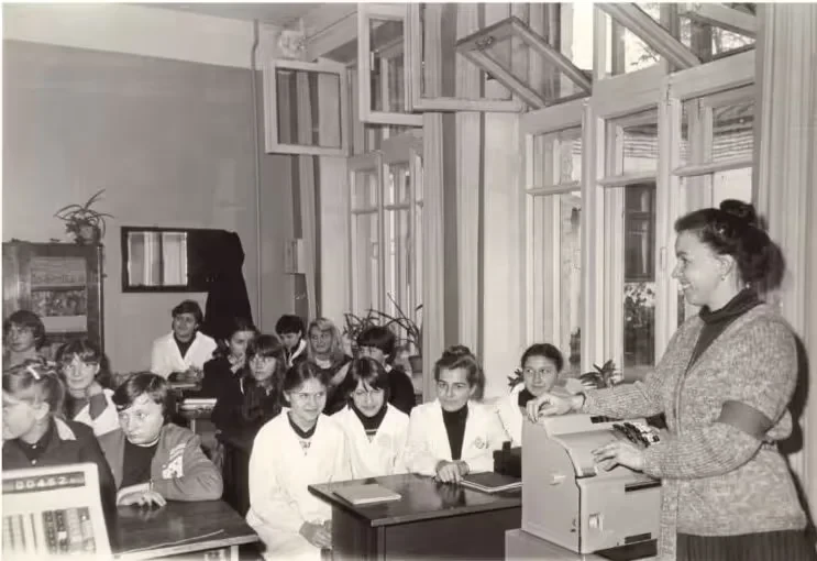 Татьяна Васильевна Подружая проводит занятие. в УПК, 1980-е годы.