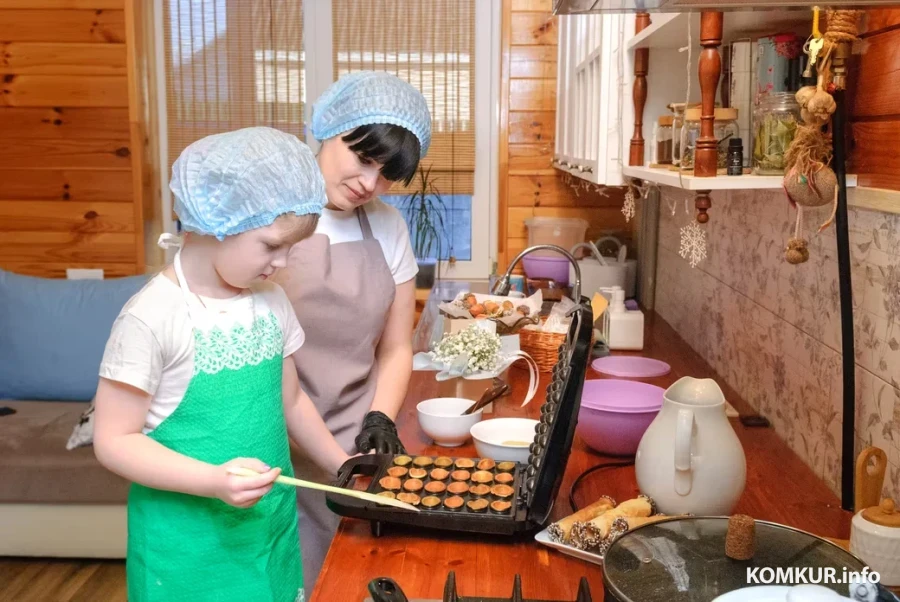 05.03.2026. Бобруйск. Татьяна Аврамчик печет советские торты и печенье.