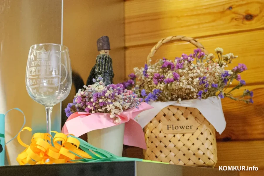 05.03.2026. Бобруйск. В гостях у Татьяны Аврамчик. Ее дочь Ангелина делает композиции из цветов. 