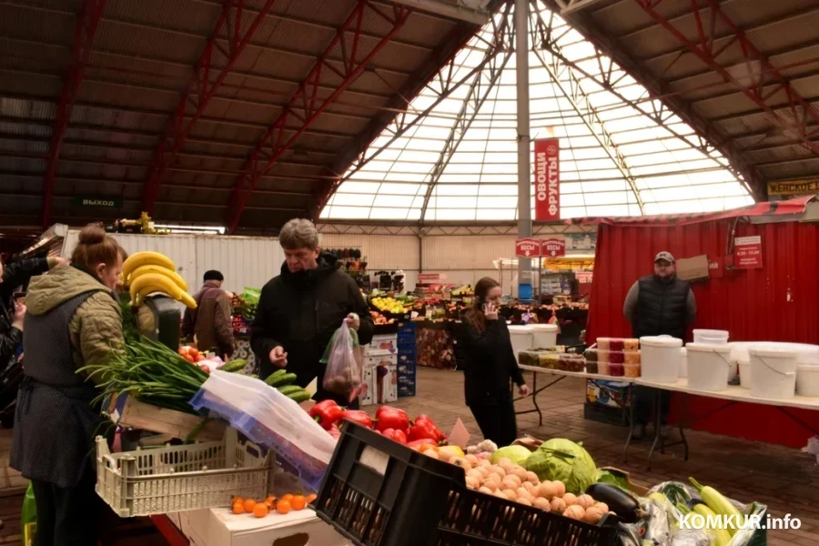 Редиска, клубника и апельсины дешевле яблок – весенний бобруйский базар