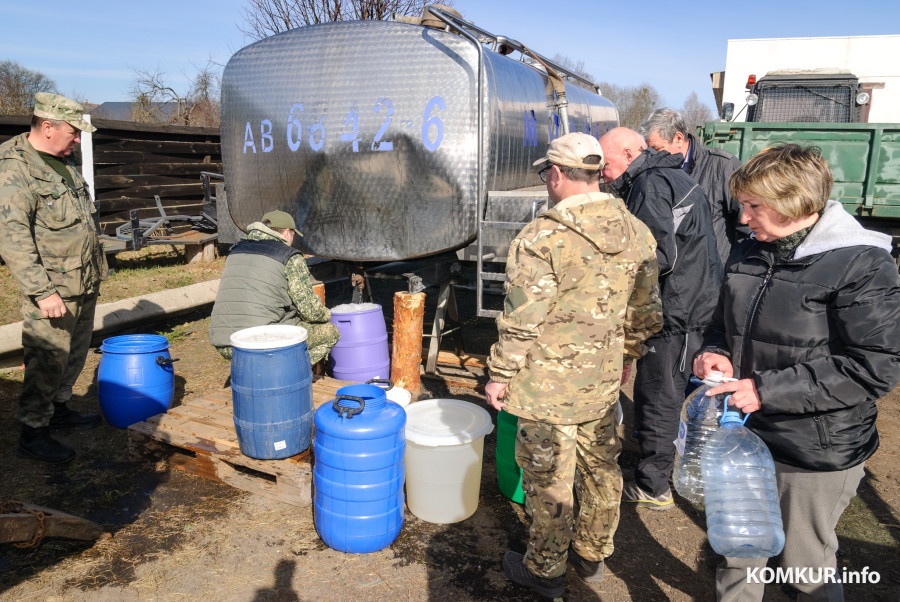 «Из Бобруйска в Глушу приезжали на такси». В лесничествах – пик продаж березового сока