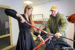 «Подскажем, какой автомат вам лучше». В Бобруйске работает торговая сеть для настоящих мужчин, где продавцы – одни девушки 