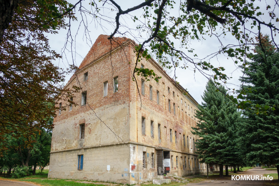 2025 года. Бобруйская крепость. Та самая казарма полка связи, которая (пока) так и не стала жилым домом.