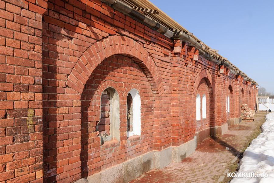 09.03.2026. улица Карла Оппермана, Бобруйск, Новый арт-объект появился в Бобруйской крепости вблизи бывшего порохового склада