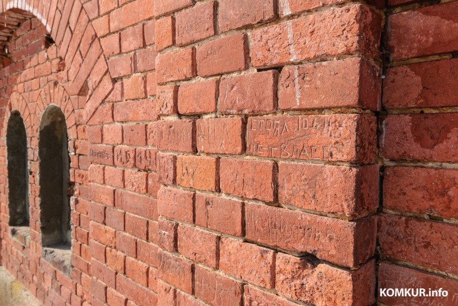 09.03.2026. улица Карла Оппермана, Бобруйск, Новый арт-объект появился в Бобруйской крепости вблизи бывшего порохового склада