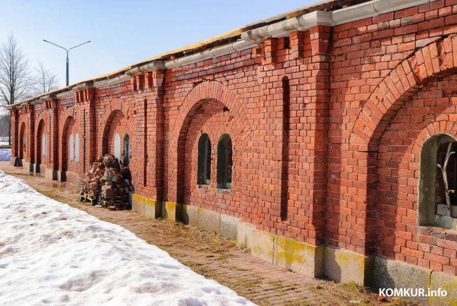 09.03.2026. улица Карла Оппермана, Бобруйск, Новый арт-объект появился в Бобруйской крепости вблизи бывшего порохового склада