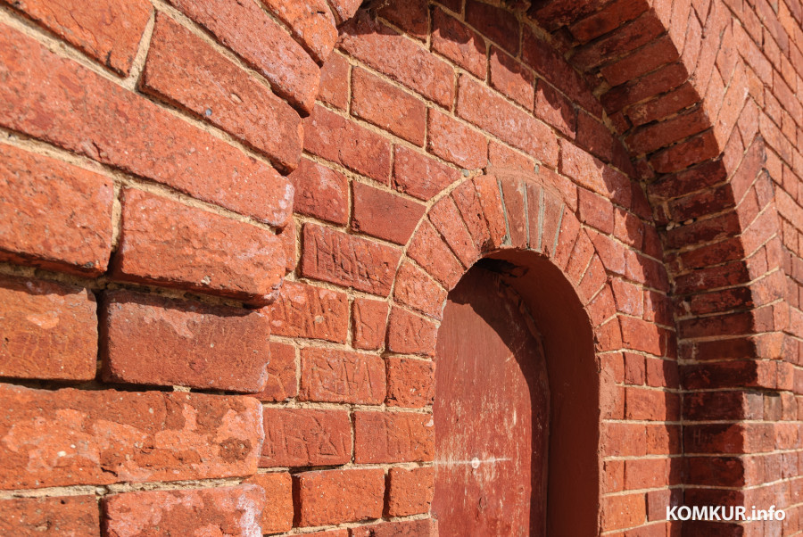 09.03.2026. улица Карла Оппермана, Бобруйск, Новый арт-объект появился в Бобруйской крепости вблизи бывшего порохового склада