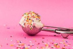 Экс-мэр Бобруйска обещает мороженое со вкусом Пасхи