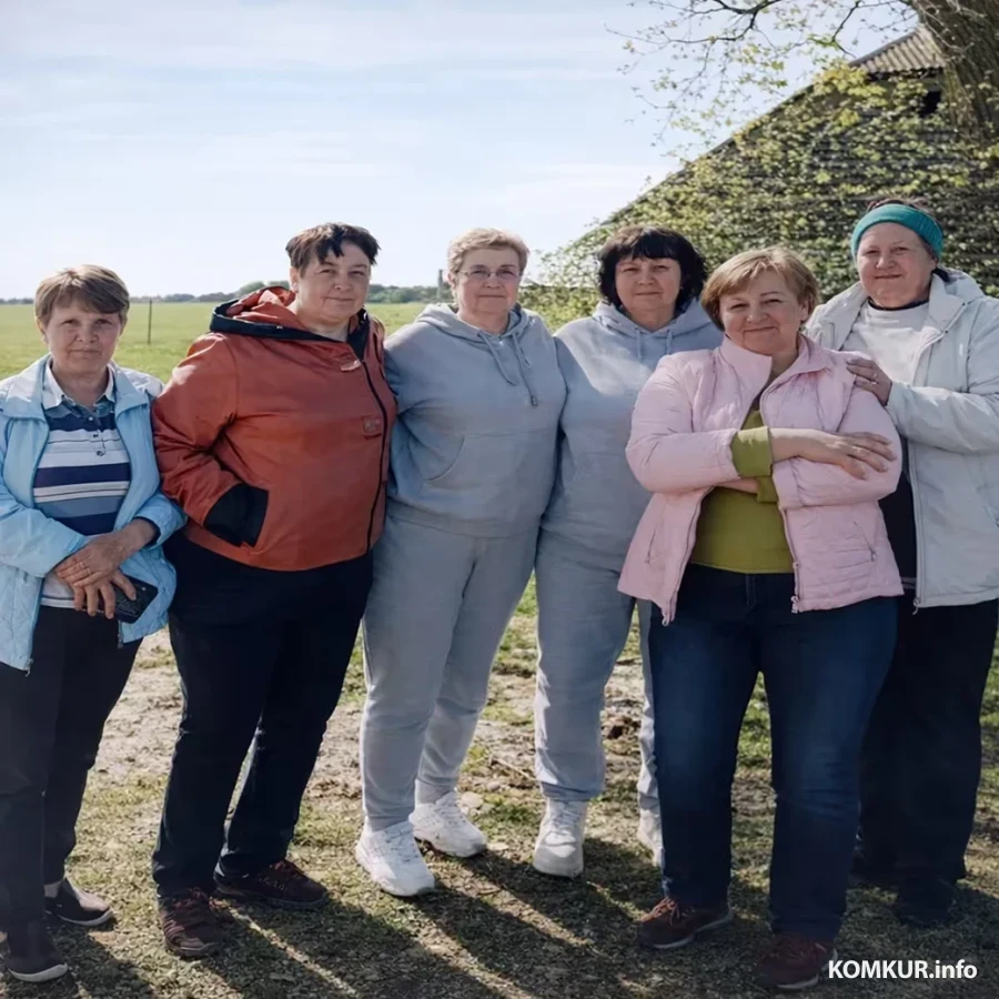 2025 г. Ураджэнкі Уюнішч у роднай вёсцы. Крайняя справа - Алена Іванаўна Пархімовіч.