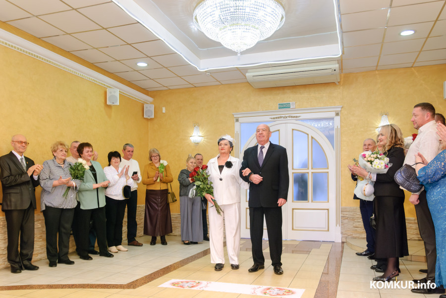 06.03.2026. Отдел ЗАГС Бобруйского горисполкома. Свадебная пара. Галина Николаевна и Борис Зиновьевич Соркины.