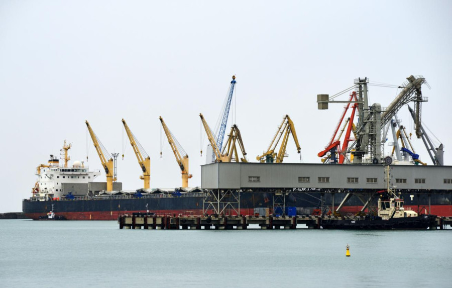 У побережья российского Туапсе обнаружено нефтяное пятно площадью около 10 тыс. кв. м