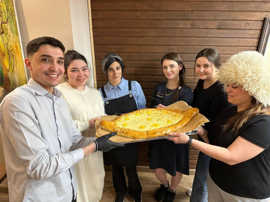 В Бресте приготовили самое большое хачапури в мире