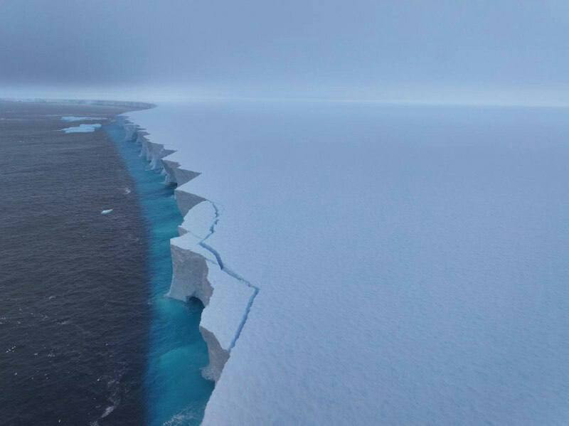 Крупнейший айсберг мира полностью разрушился после 40 лет дрейфа