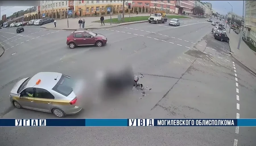Такси и мотоцикл столкнулись в Могилеве: мотоциклист в больнице