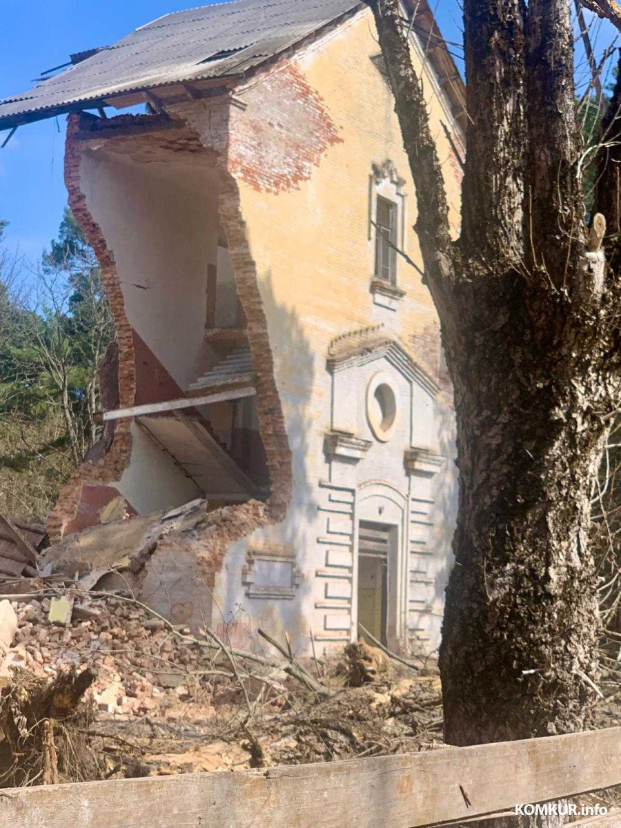 02.04.2026. Снос старой казармы в Киселевичах.